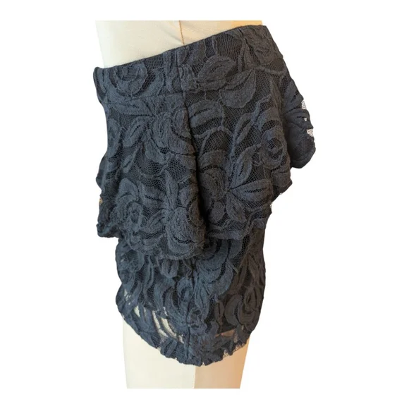 INC Black Lace Strapless Ruffle Top Women's Size 4 Whimsigoth Romantic EUC - Picture 3 of 7